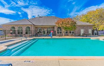 Dominium_Hickory Manor_Outdoor Swimming Pool_Amenity